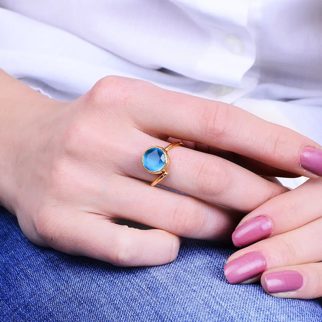 Circle-Shape-Light-Blue-Cats-Eye-Ring-with-model